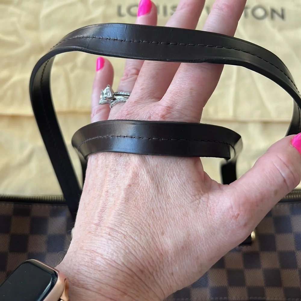 Louis Vuitton Damier Ebene Iena MM - Picture 4 of 17